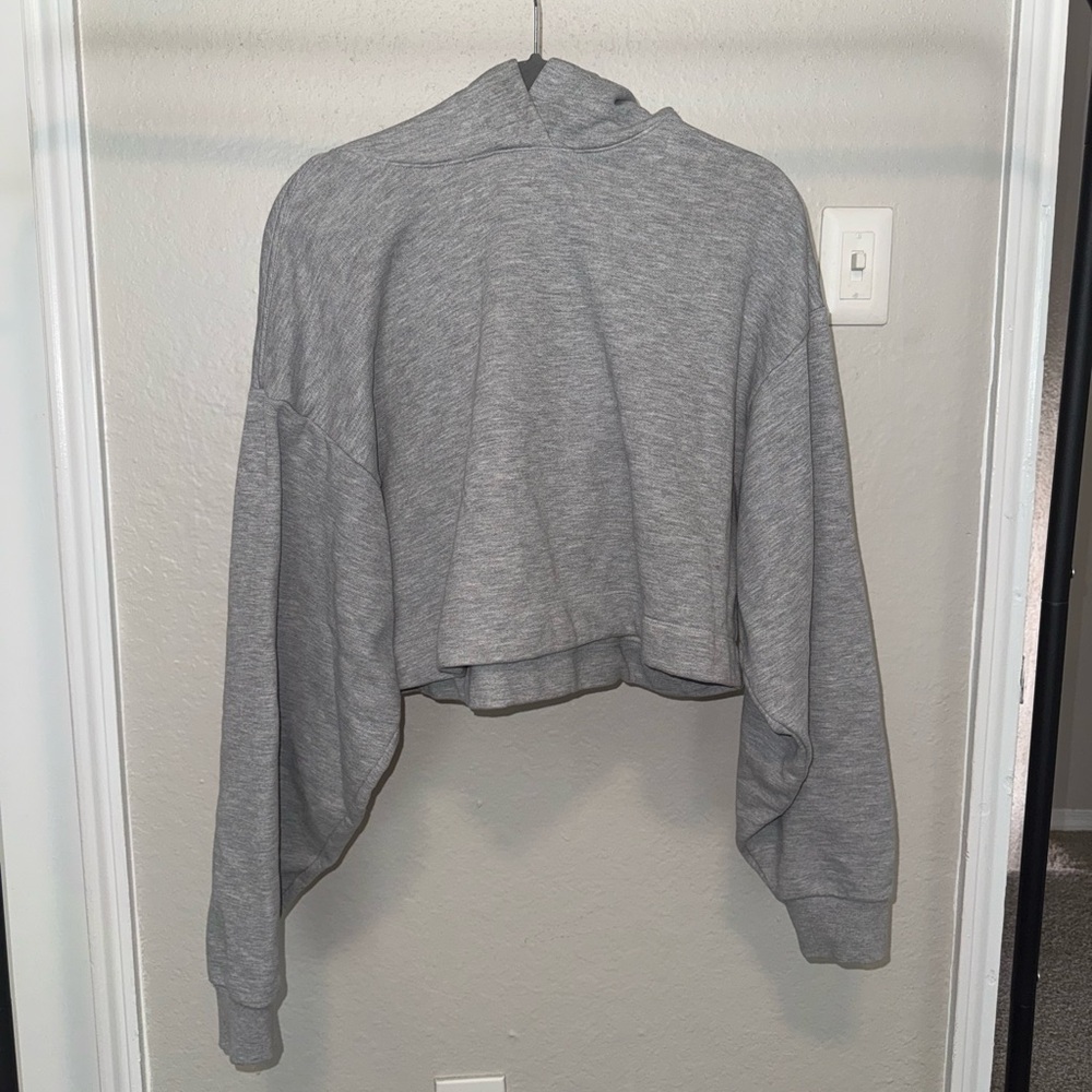 ALO Yoga Heather Gray Cropped Sweatshirt